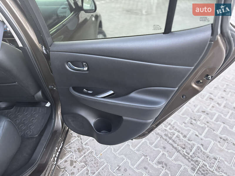 Хетчбек Nissan Leaf 2016 в Володимирі