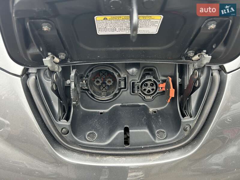 Хетчбек Nissan Leaf 2015 в Одесі