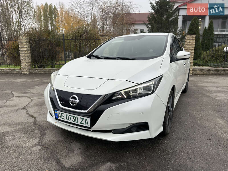 Хетчбек Nissan Leaf 2018 в Дніпрі