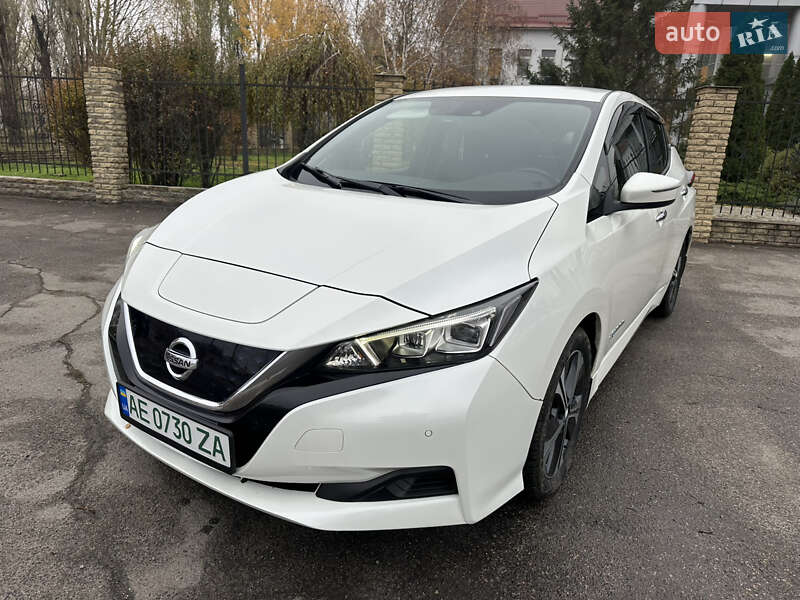 Хетчбек Nissan Leaf 2018 в Дніпрі