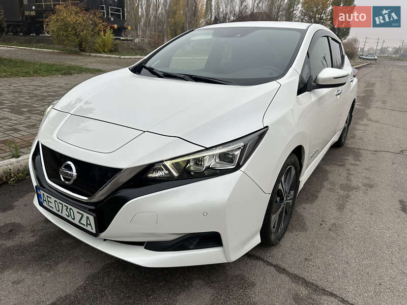 Хетчбек Nissan Leaf 2018 в Дніпрі