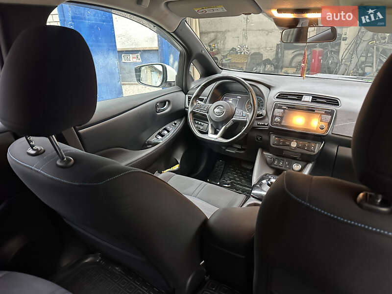 Хетчбек Nissan Leaf 2018 в Дніпрі