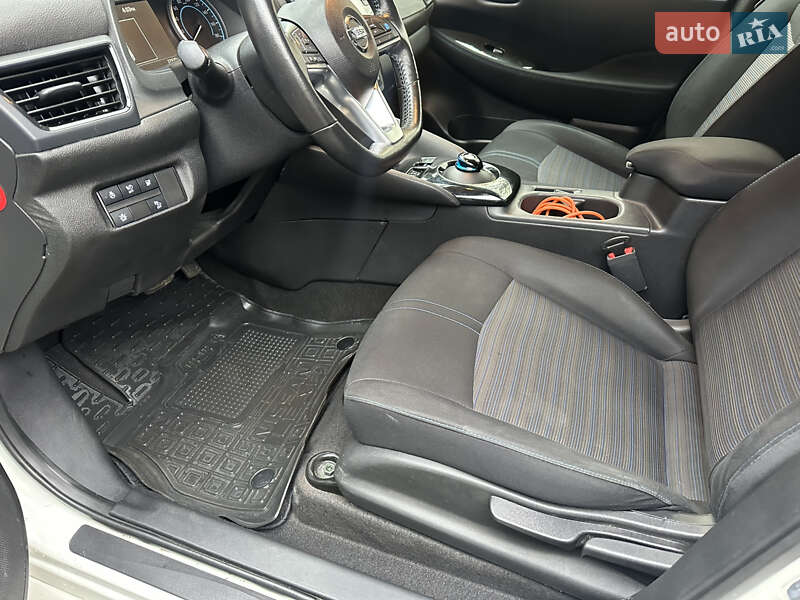 Хетчбек Nissan Leaf 2018 в Дніпрі