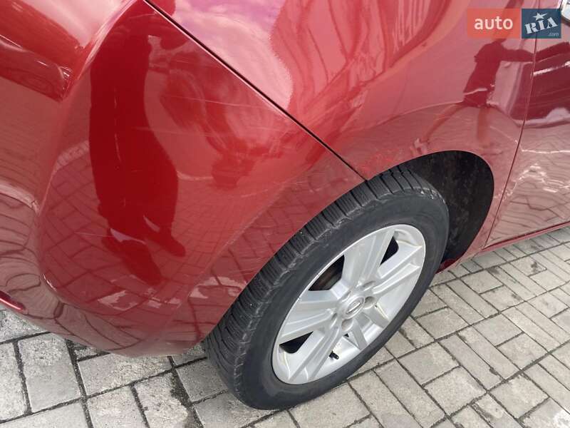 Хетчбек Nissan Leaf 2012 в Сумах