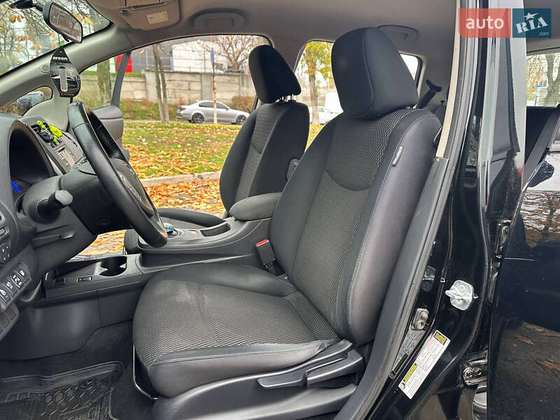 Хэтчбек Nissan Leaf 2014 в Днепре