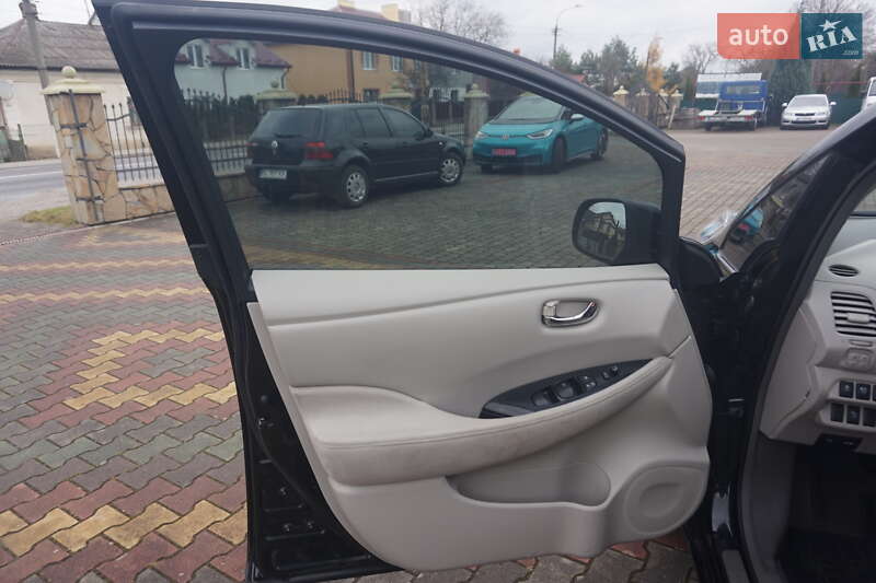 Хэтчбек Nissan Leaf 2012 в Самборе