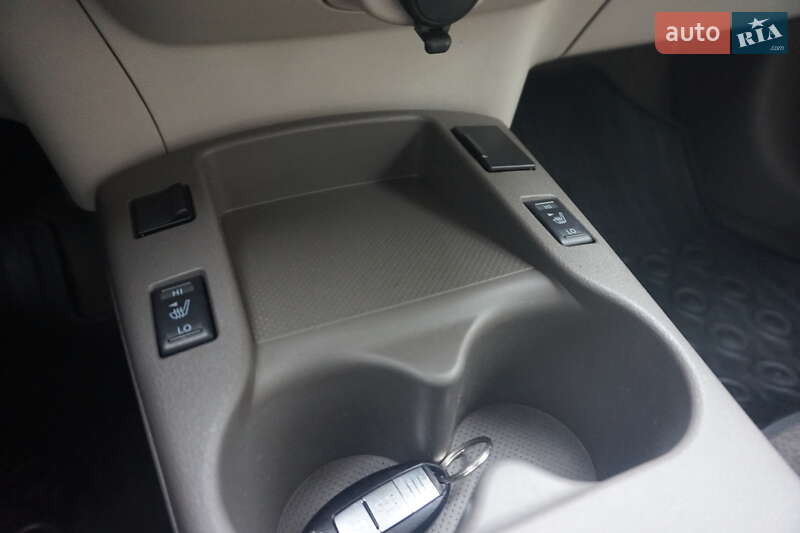 Хэтчбек Nissan Leaf 2012 в Самборе