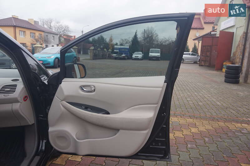 Хэтчбек Nissan Leaf 2012 в Самборе