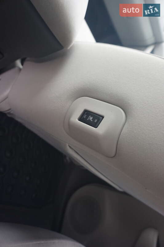 Хэтчбек Nissan Leaf 2012 в Самборе