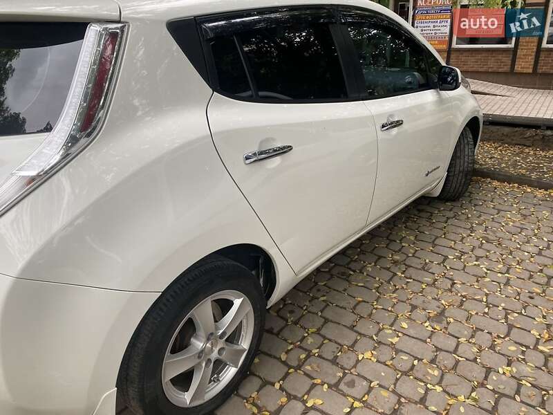Хэтчбек Nissan Leaf 2015 в Каменец-Подольском