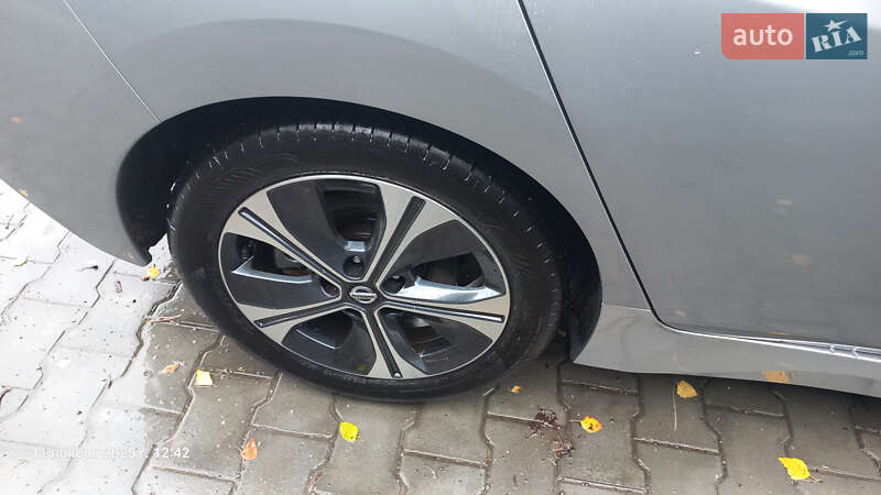 Хэтчбек Nissan Leaf 2022 в Полтаве