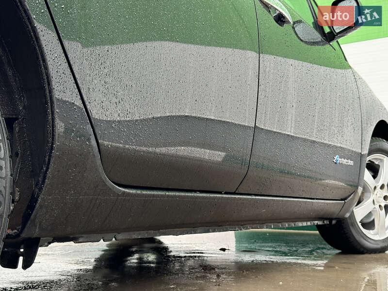 Хетчбек Nissan Leaf 2013 в Олександрії