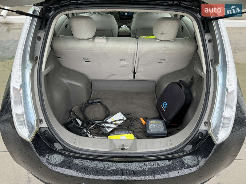 Хетчбек Nissan Leaf 2013 в Олександрії