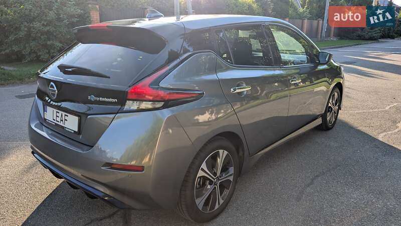 Хэтчбек Nissan Leaf 2021 в Киеве