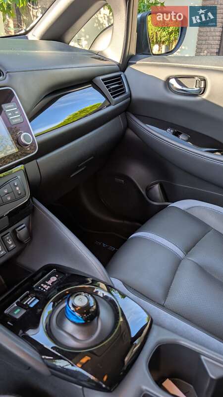Хэтчбек Nissan Leaf 2021 в Киеве