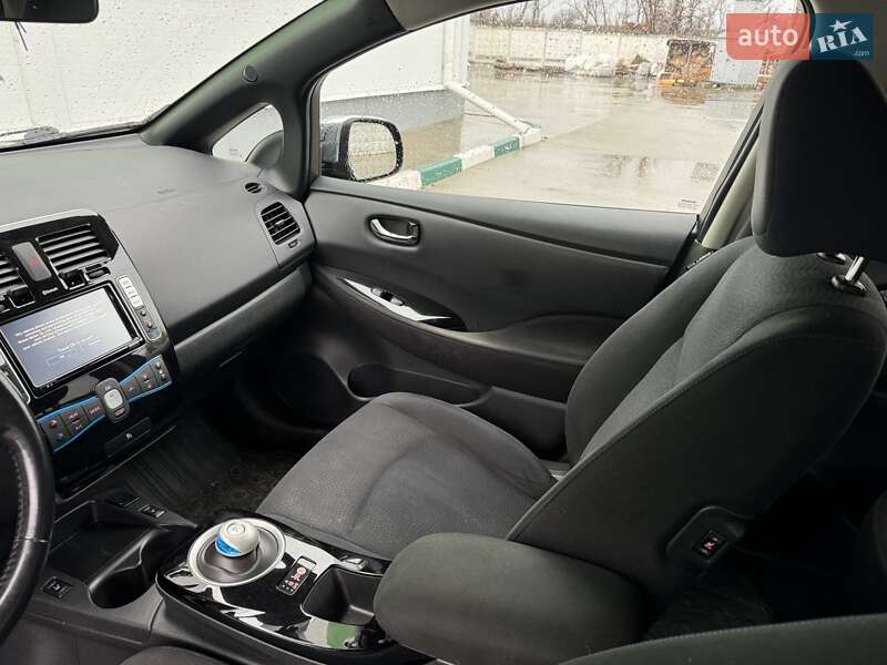 Хетчбек Nissan Leaf 2013 в Олександрії