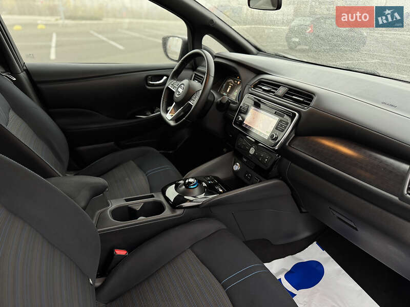 Хэтчбек Nissan Leaf 2018 в Киеве