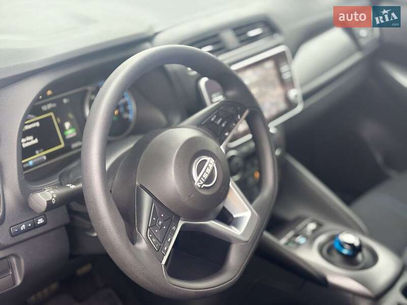Хетчбек Nissan Leaf 2023 в Полтаві