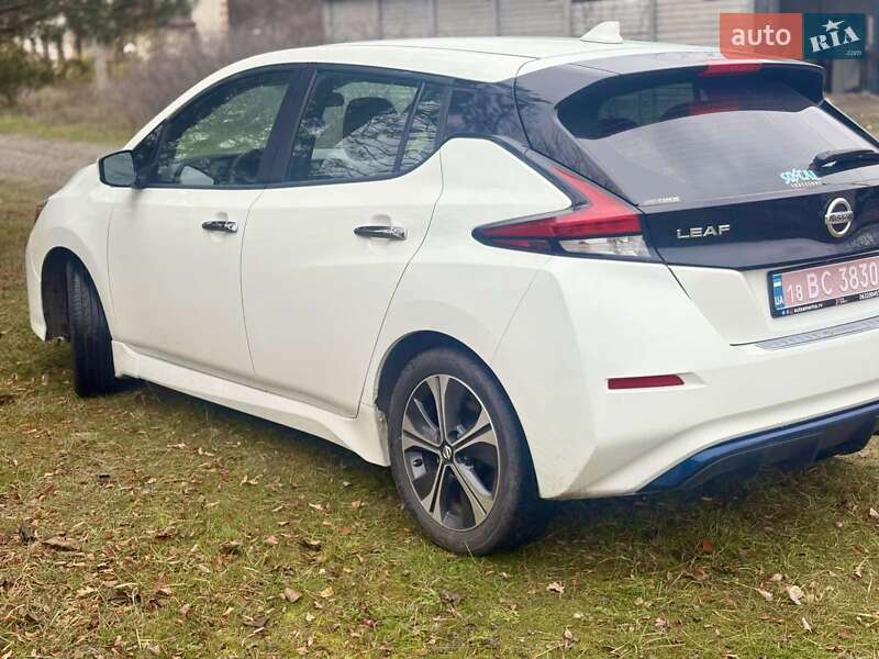 Хетчбек Nissan Leaf 2023 в Полтаві