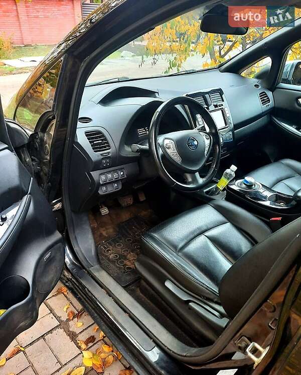 Хетчбек Nissan Leaf 2013 в Дніпрі