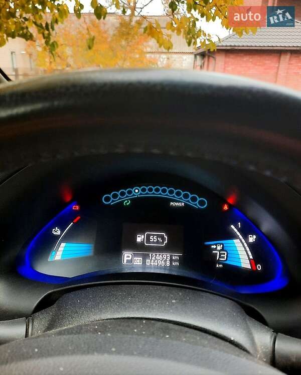 Хетчбек Nissan Leaf 2013 в Дніпрі