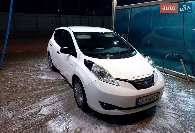 Хетчбек Nissan Leaf 2013 в Полтаві