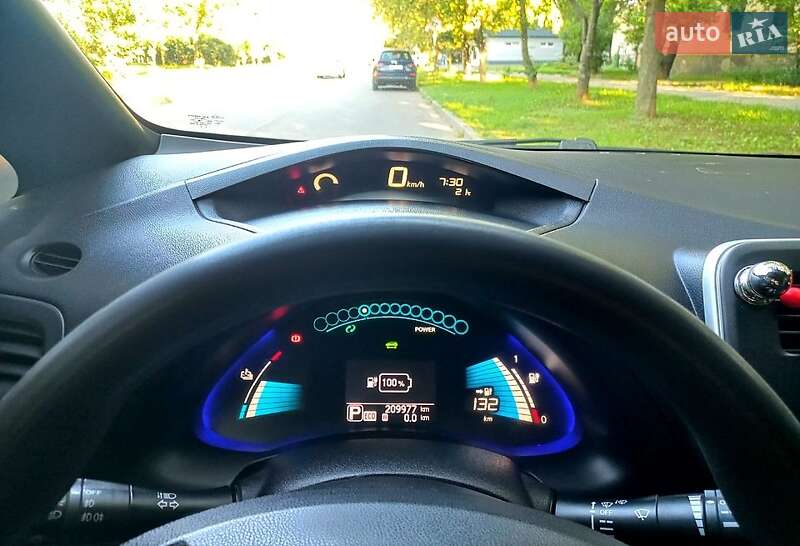 Хетчбек Nissan Leaf 2013 в Полтаві