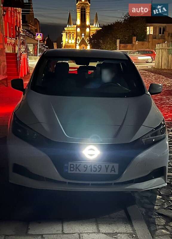 Хэтчбек Nissan Leaf 2024 в Ровно