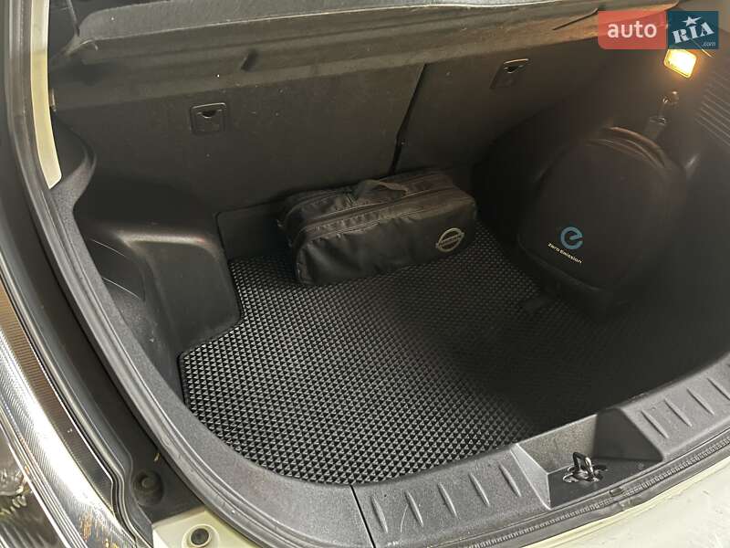 Хэтчбек Nissan Leaf 2016 в Киеве