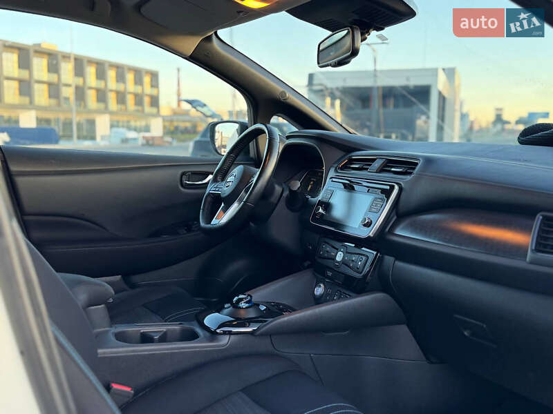 Хэтчбек Nissan Leaf 2018 в Львове