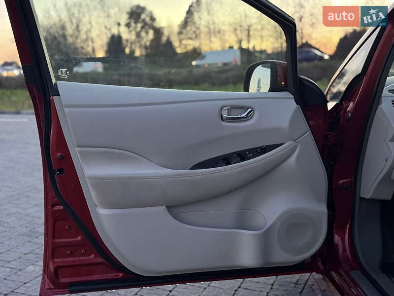 Хэтчбек Nissan Leaf 2013 в Львове фото 11 Хэтчбек Nissan Leaf 2013 в Львове