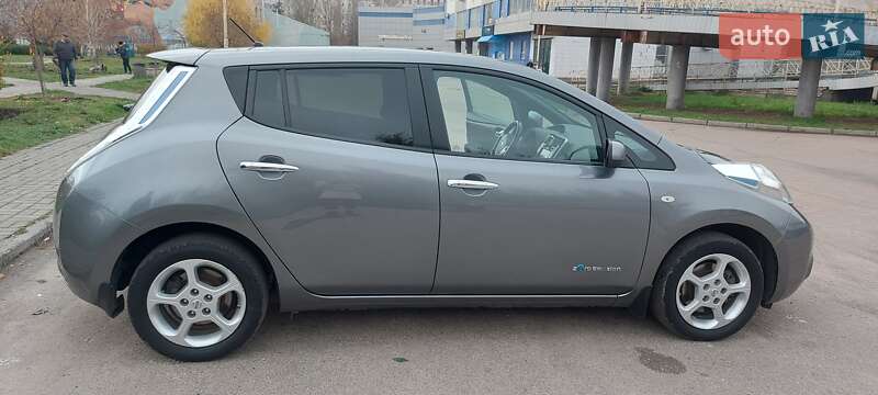 Хэтчбек Nissan Leaf 2015 в Кривом Роге фото 4 Хэтчбек Nissan Leaf 2015 в Кривом Роге