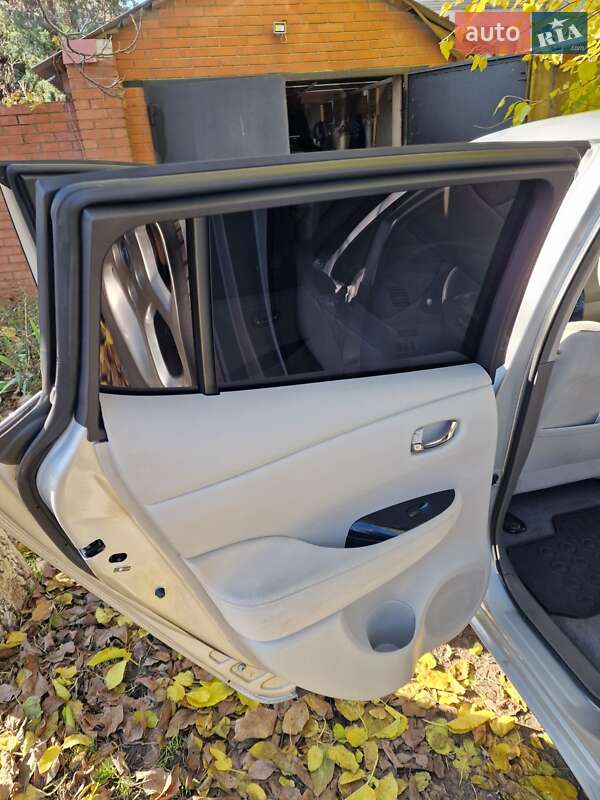 Хэтчбек Nissan Leaf 2012 в Одессе