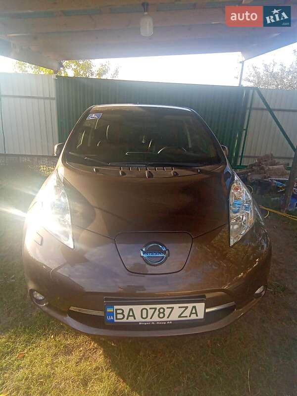 Хэтчбек Nissan Leaf 2017 в Кропивницком фото Хэтчбек Nissan Leaf 2017 в Кропивницком