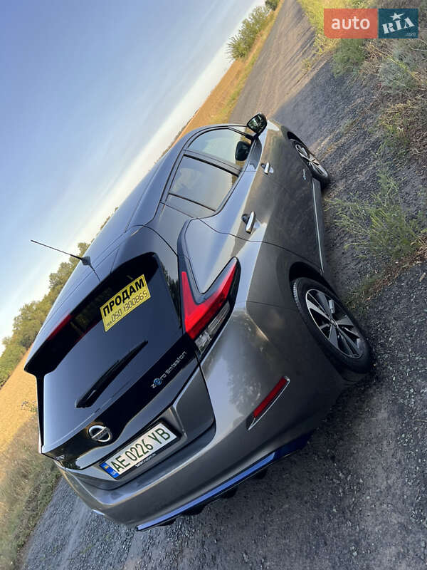 Хэтчбек Nissan Leaf 2018 в Соленом