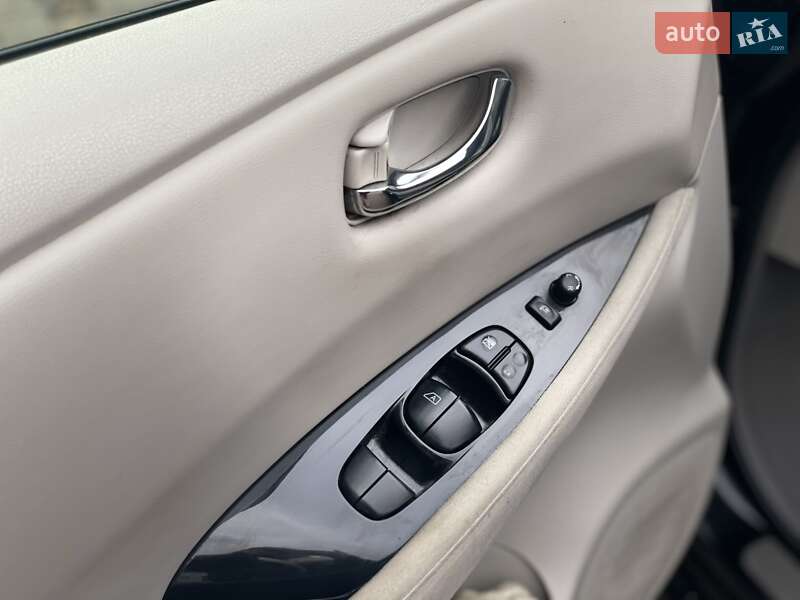 Хэтчбек Nissan Leaf 2012 в Днепре