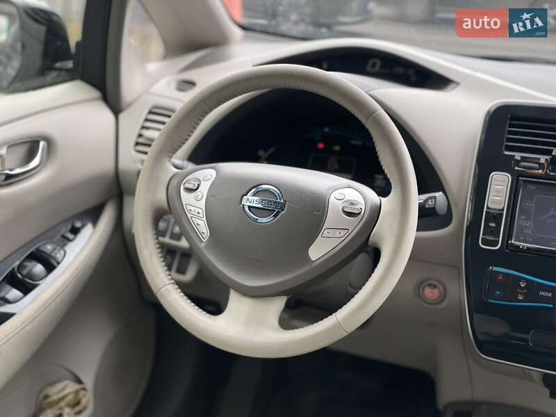 Хэтчбек Nissan Leaf 2012 в Днепре
