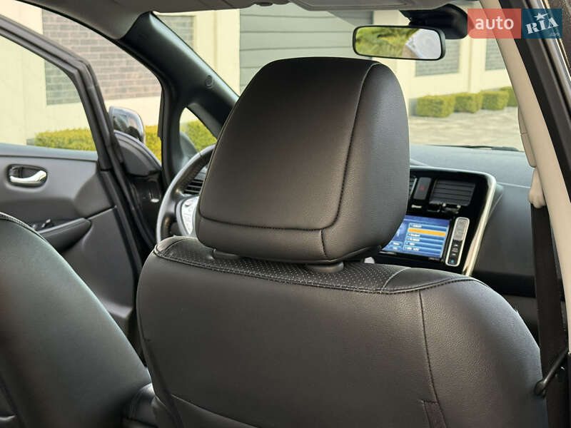 Хэтчбек Nissan Leaf 2015 в Ровно