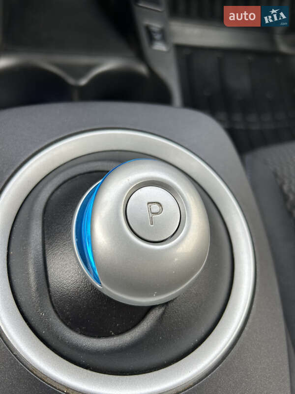 Хэтчбек Nissan Leaf 2017 в Киеве