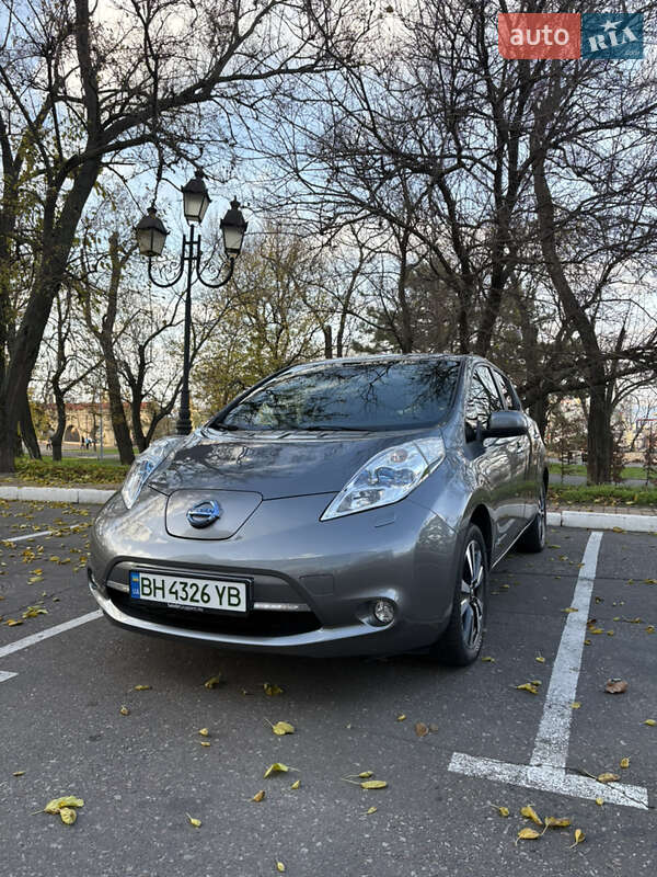 Хэтчбек Nissan Leaf 2015 в Одессе