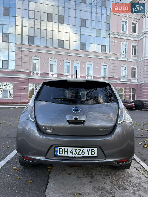 Хэтчбек Nissan Leaf 2015 в Одессе