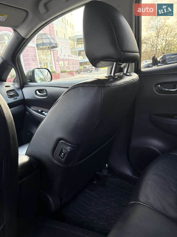 Хэтчбек Nissan Leaf 2015 в Одессе