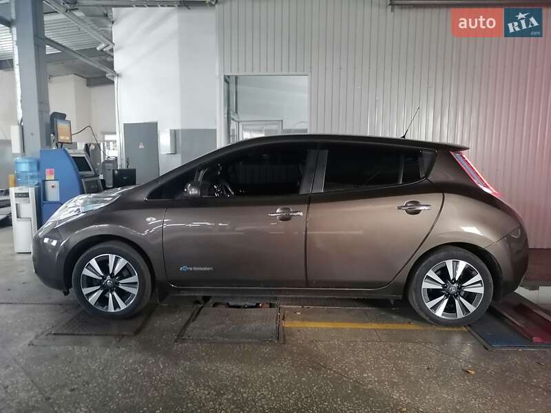 Хэтчбек Nissan Leaf 2016 в Полтаве