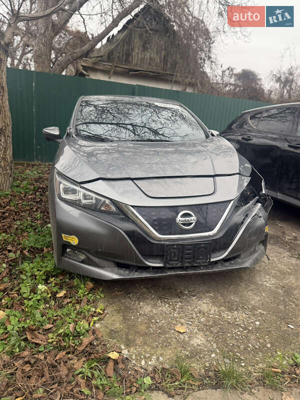 Хэтчбек Nissan Leaf 2018 в Киеве