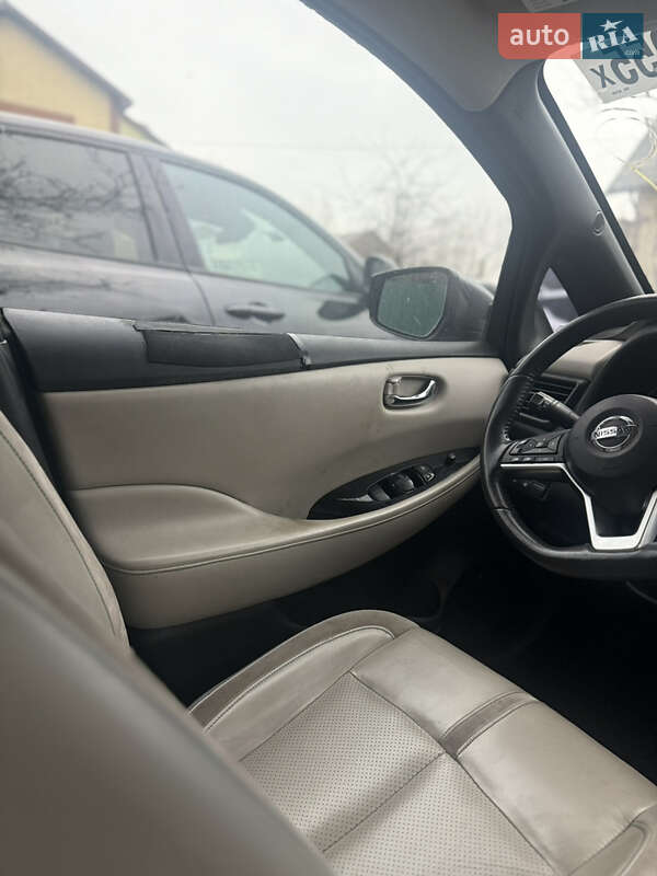 Хэтчбек Nissan Leaf 2018 в Киеве