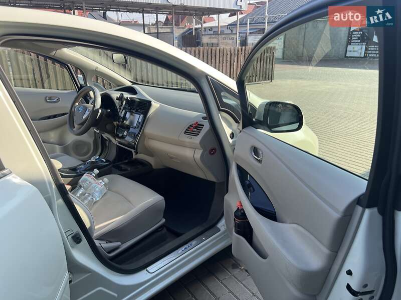 Хэтчбек Nissan Leaf 2011 в Львове