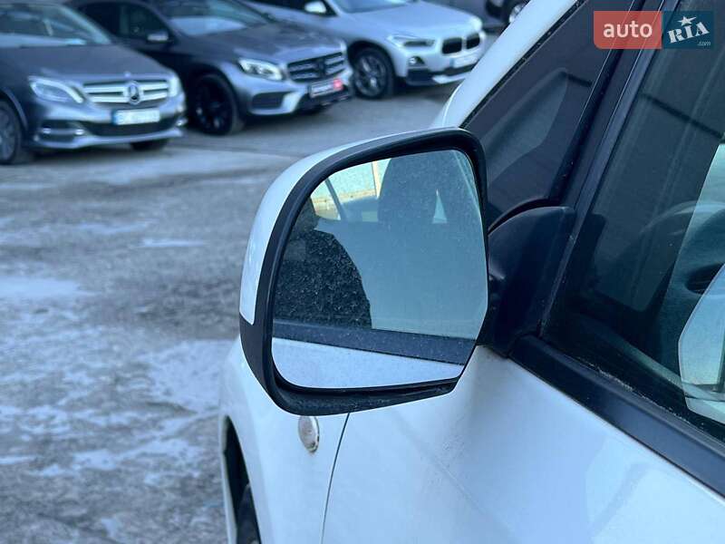 Хэтчбек Nissan Leaf 2014 в Львове