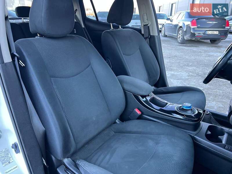 Хэтчбек Nissan Leaf 2014 в Львове