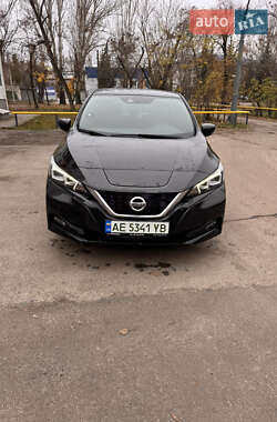 Хетчбек Nissan Leaf 2018 в Дніпрі