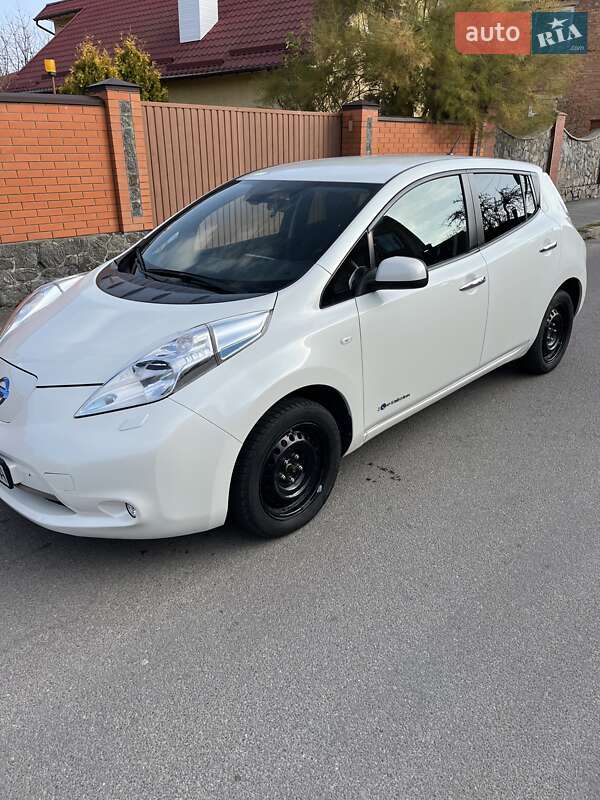 Хэтчбек Nissan Leaf 2015 в Виннице фото Хэтчбек Nissan Leaf 2015 в Виннице